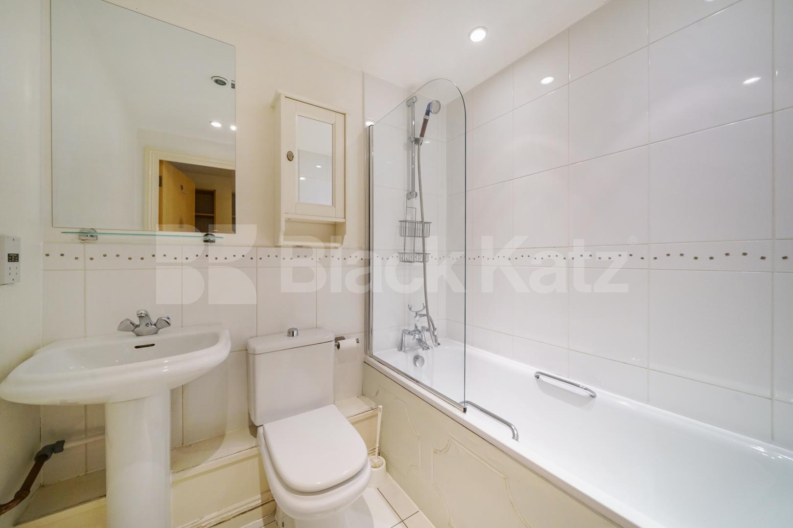 Superbly located penthouse, Inclusive of water rates & Parking Longstone Court Great Dover Steet, London Bridge